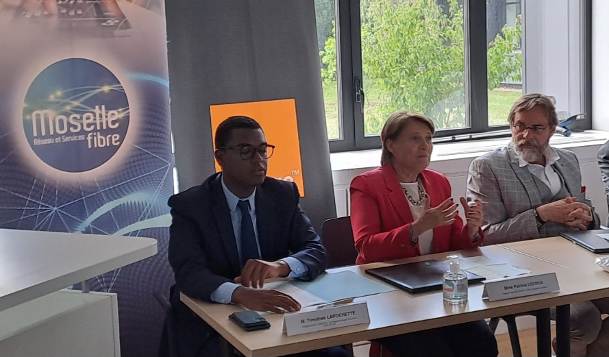 RonotYvan's tweet photo. La Fibre FTTH arrive à VILLERUPT et THIL (54) 👍
@orange s’engage sur 5 500 logements raccordables d’ici fin 2025 !

Signature de convention au siège de @ccphva pour des usages numériques décuplés pour les citoyens/entreprises

@Pat_Lecocq @OrangeGrandEst @presseorange https://t.co/cnC7H1G00v