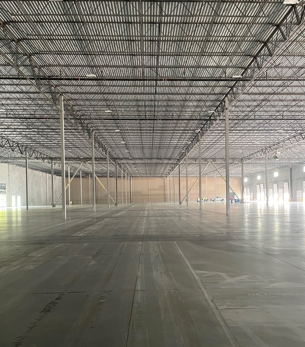 Soaring towards the finish line in Memphis, Tennessee! This 286,000 sf distribution center will soon be finished thanks to our team:
Chris Buell, Assistant Project Manager
Tony Tipton, Senior Superintendent
Heath Nichols, General Superintendent
Cameron Robulack, Division Manager