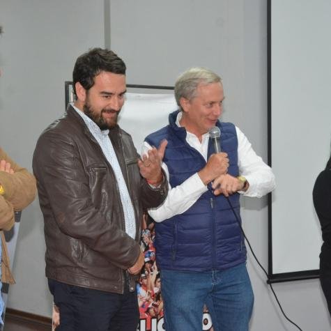 hernan_sr's tweet photo. 🔴ULTIMO MINUTO🔴
Fiscalía de La Araucanía abre investigación por traspaso de fondos públicos a Fundación Local
Gobernador de derecha, Luciano Rivas hizo transferencia de $2.113 millones en cinco meses a la fundación llamada "Fundación local" con sede en Reñaca,  para desarrollar un proyecto de reciclaje en la comuna de Padre Las Casas. 👀
¿Empate? NO
¿Noticia antigua? NO
#CaigaQuienCaiga

https://t.co/ANZvUTRhYX