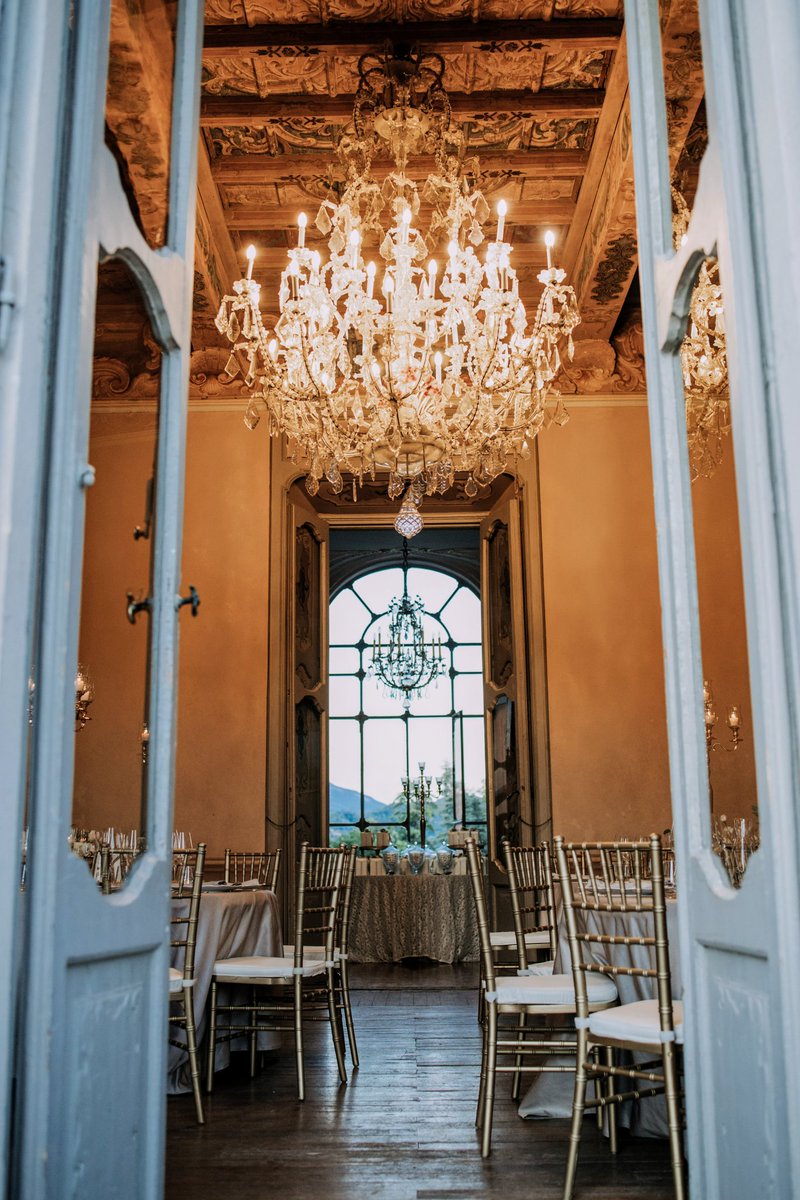 L'anima riflessa in una prospettiva unica...la nostra.
♡
#wedding #weddingplanner #matrimonio #villasubaglio #weddingplannermilano #villa #villadepoca #venue #eleganza 
#allestimento #eventplanner 
#allestimentomatrimonio #wpitaly #chicwedding #weddingday #sadler