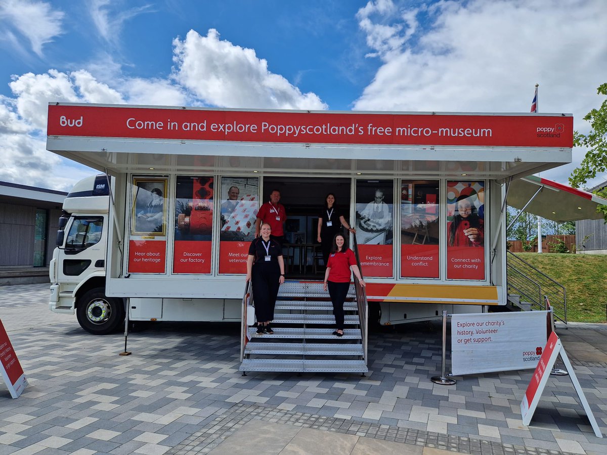 poppy_learning's tweet photo. This week the learning team have been down at the @Nat_Mem_Arb to take part in the Teaching Remembrence event. Fantastic to have so many schools on board Bud and a great chance to share more about our learning programme with colleagues from the NMA and RBL too. #poppylearning https://t.co/kl39Ab9zZJ