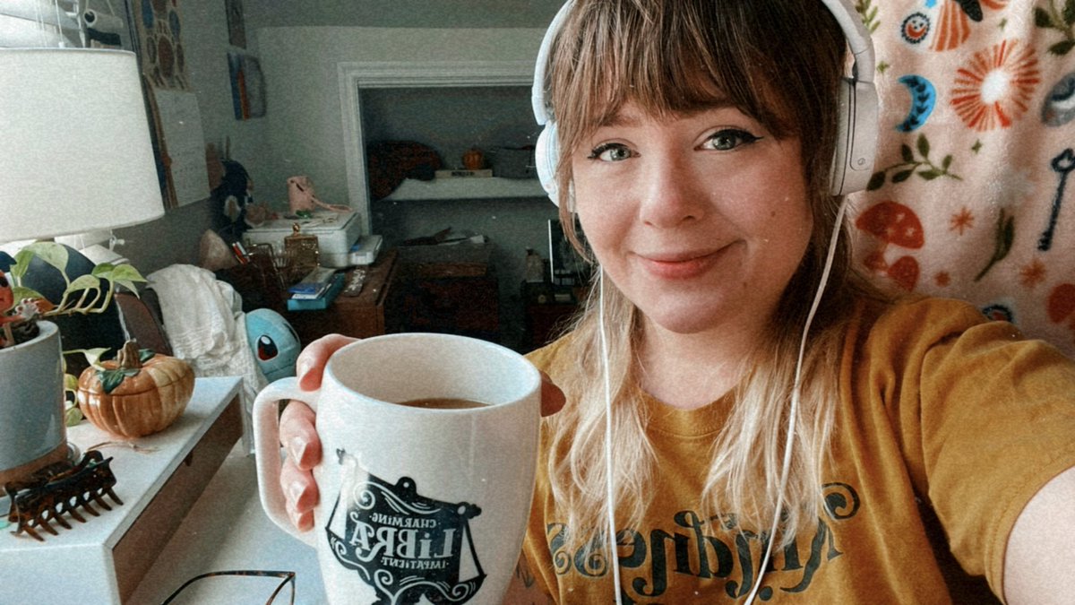 sellaveee's tweet photo. mornin’. i drank this coffee since taking this pic so I need to make another, but I’ll be live in like 10 minutes 👀✨ https://t.co/qEyO9l3LO7 https://t.co/M8pgpb392f