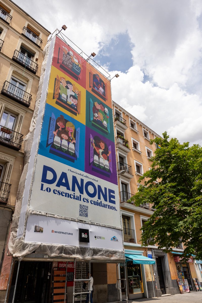 diostuitero's tweet photo. Mi madre es virgen, mi padre una paloma. Y mi padre y yo la misma persona.
 Por la diversidad de familias, por la inclusión. Sí a esta lona de Danone. 
#NutriendoLaDiversidad 
@danone_es 
https://t.co/yLhR4fBwHn https://t.co/vRaE7Vrq1C