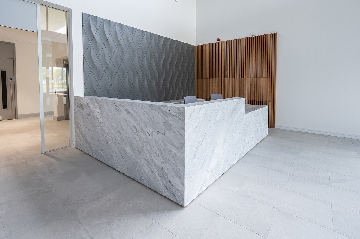 #TBT How stunning is this Reception desk & area?  Part of extensive collab fit out project.

#officeinteriordesign #officefitout #fitoutsolutions #officefurniture #workspacedesign #fitout #reception #clientproject #design #acousticwall #createyourspace
bit.ly/3P8gYdv