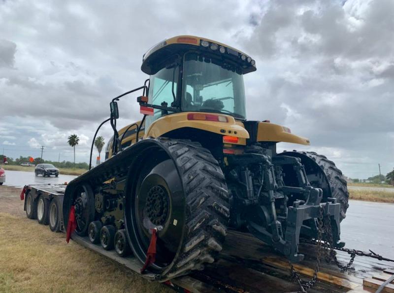 Baserfreightllc's tweet photo. You know what they say about everything being bigger in Texas, but no load is too big for us 🚜 This Challenger M755E Tractor moving from Hidalgo to Lake Worth, TX https://t.co/UaCfX95XeP