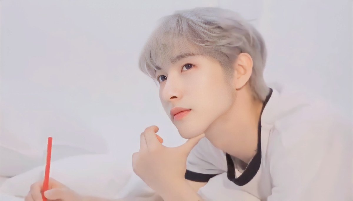 fairyissabey's tweet photo. renjun is the prettiest... https://t.co/ZKdvNvDzKm