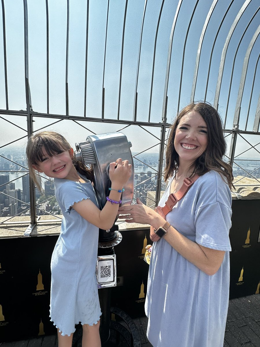 FreeHighFives77's tweet photo. #EmpireStateBuilding #BarrasNYC2023 https://t.co/Y3Bd5fJUQi