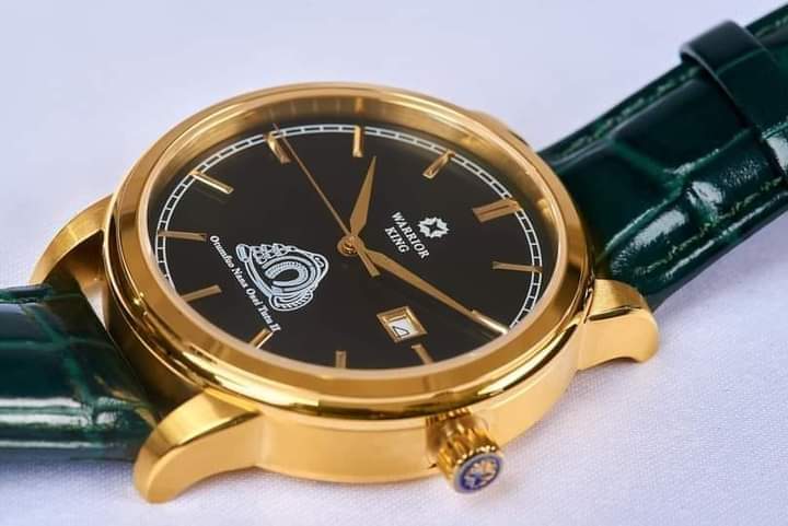 Asante_nation's tweet photo. Young Entrepreneur Honours Asantehene With Customised Wristwatch

The Director of Hourhand Watch Company, Patrick Amofah, has gifted Asantehene Otumfuo Osei Tutu II with a customized wristwatch in recognition of the King’s contributions towards the peace and development of Ghana. https://t.co/0QxT849YHH