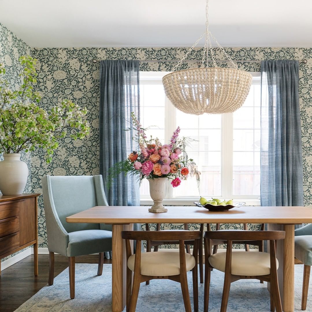 HandmadeTables's tweet image. The more views the better! Keep them coming Madsen Home &amp;amp; Garden!

#floralwallpaper #ashtable #blockbase #homereno

📷Erin Konrath