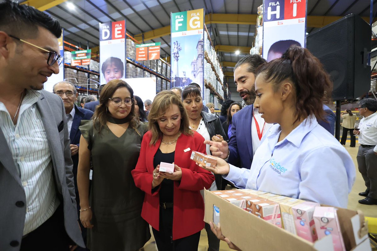 GobTlaxcala's tweet image. La gobernadora @LorenaCuellar y la presidenta honorífica del Comité Consultivo de #Bienestar del Estado, @Fer_tlaxcala encabezaron el inicio del proyecto de escalabilidad de la Red de Bancos de Alimentos de México (#BAMX) en #Tlaxcala, a través del @BAMXPuebla.