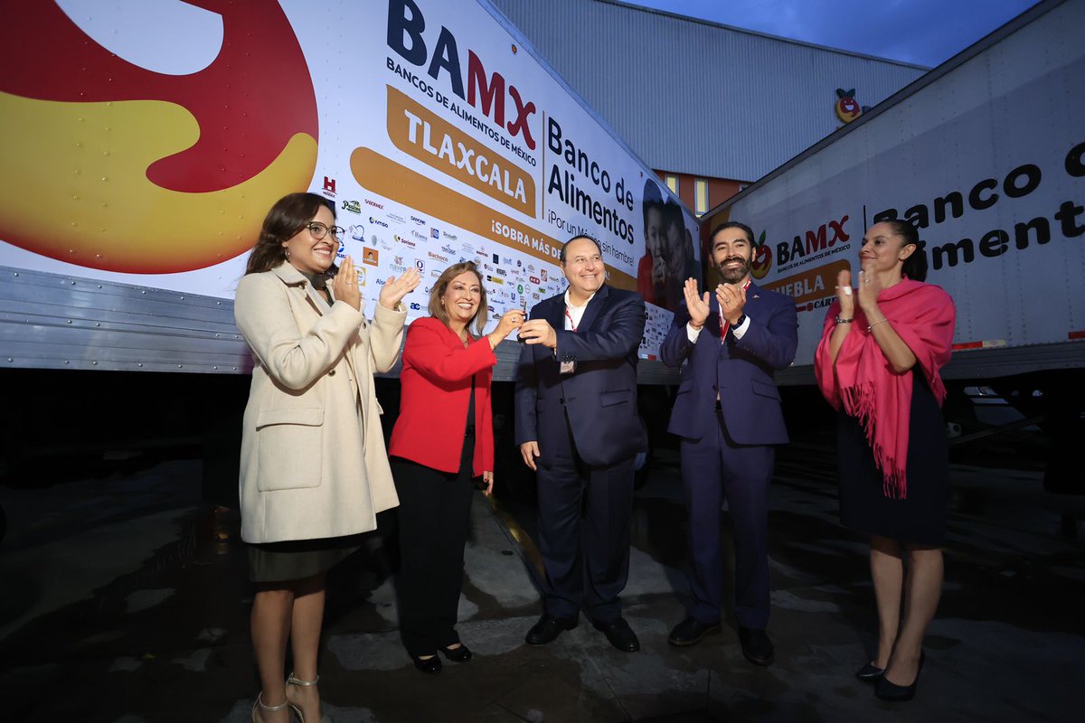 GobTlaxcala's tweet image. La gobernadora @LorenaCuellar y la presidenta honorífica del Comité Consultivo de #Bienestar del Estado, @Fer_tlaxcala encabezaron el inicio del proyecto de escalabilidad de la Red de Bancos de Alimentos de México (#BAMX) en #Tlaxcala, a través del @BAMXPuebla.