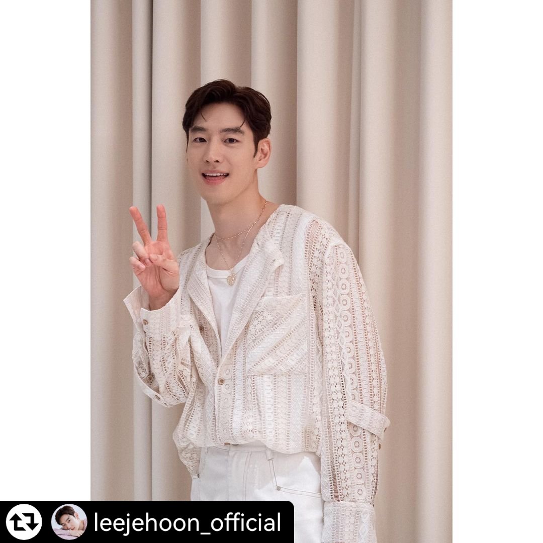 PHHoonist's tweet photo. Thank you for wishing me a happy birthday💕
Let's meet again in good health. 我愛你~😍

#이제훈 #LeeJeHoon
#Hoonstagram https://t.co/aIfb5RvLHi