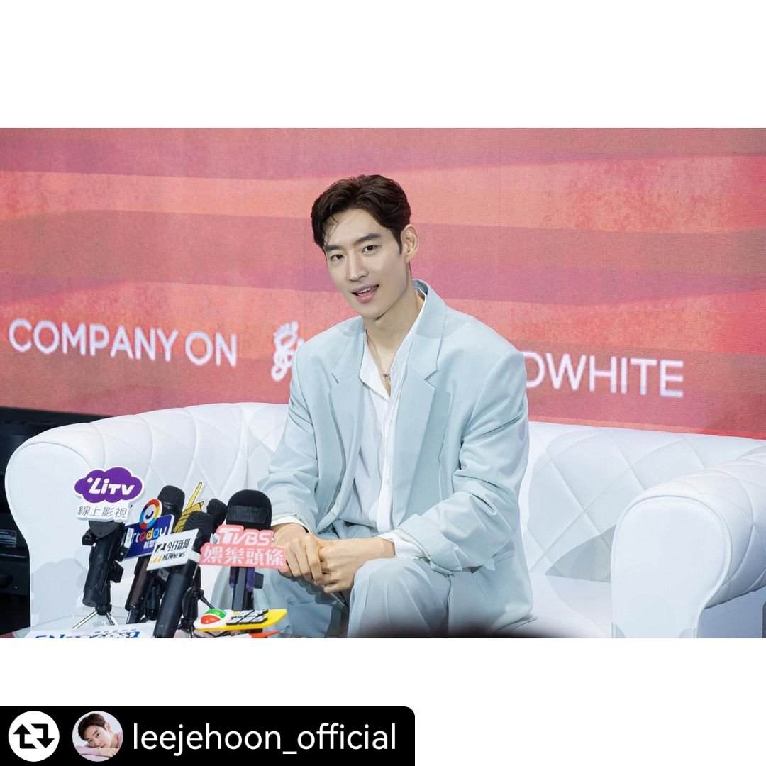 PHHoonist's tweet photo. Thank you for wishing me a happy birthday💕
Let's meet again in good health. 我愛你~😍

#이제훈 #LeeJeHoon
#Hoonstagram https://t.co/aIfb5RvLHi