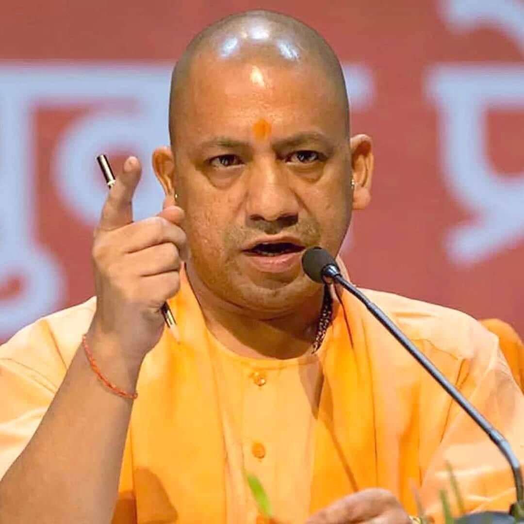 amit4471's tweet image. आप भूल तो नही गए ?
“अखिलेश यादव सीएम थे तब एक शादी से देर रात लौट रहे बेटी और उसके माता-पिता को कार से उतारकर बुलंद शहर हाइवे पर 2 शांतिदूत गुंडो ने पिता के सामने बेटी और माता से बालात्कार किया था,
अखिलेश यादव की मेहरबानी से 3 माह बाद दोनों अपराधी की जमानत हो गई थी 1/2