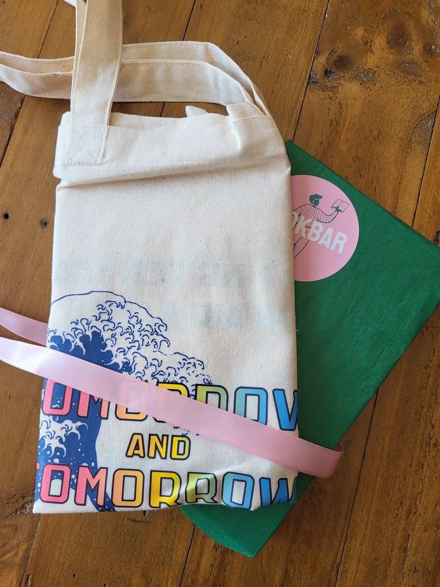 @BookBarUK Thank you for my order that arrived beautifully wrapped. Loving the tote bag!