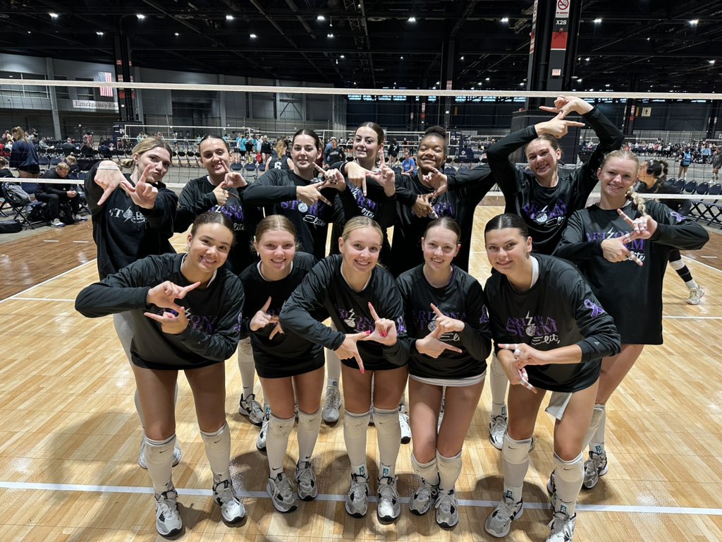 az_stormvbc's tweet image. 17 Thunder won their first match in GOLD bracket of 17 American! Excellent job girls! Final 4! #StormStrong