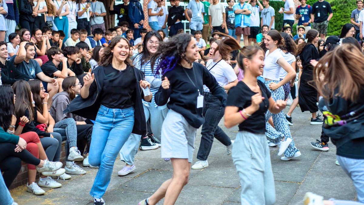tasisengland's tweet photo. π β¨Here is a behind-the-scenes glimpse of the first house event of our Summer Program!!!
πΈSee more in our Flickr album
https://t.co/6bHHHRepKO
#TASISEngland #SummerProgram #HouseEvents #Creativity https://t.co/uTFLyb8Z13