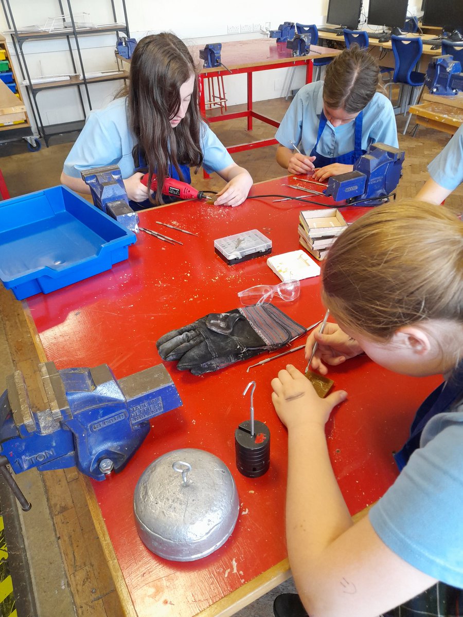 able_phillips's tweet photo. More Able History / TECH Y8 working hard on their castings. https://t.co/QDjigdcVjA