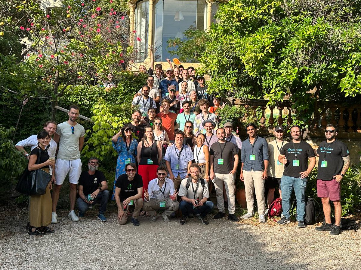 Refi is becoming a thing! On July 4th we had the first #Refi Gathering in Barcelona organized by @EthicHub , @CeloOrg, @craneearthvc, @BFAGlobal, @ConcordiumNet and @ecospaceagency.
Some challenges still to address but the future looks bright!
#PlatformDesign #RegenerativeDesign