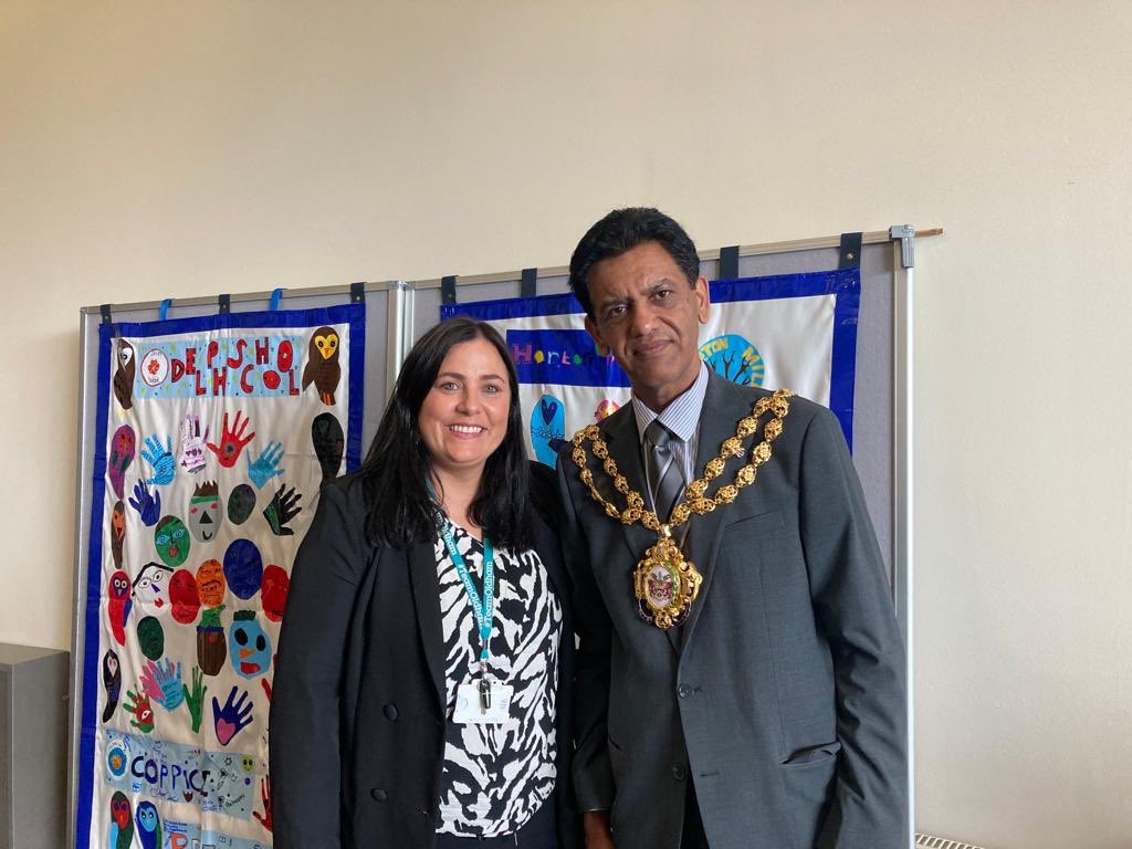 Linking_Network's tweet photo. Mayor of Oldham Zahid Chauhan with Suzy Chapman who leads #schoolslinking in Oldham at the #SLCW event hosted by @GalleryOldham Wonderful to see the banners exploring identity and celebrating Oldham! Thanks to those who came &amp; to all those who have linked this year 🥳 https://t.co/azxDACJH7o