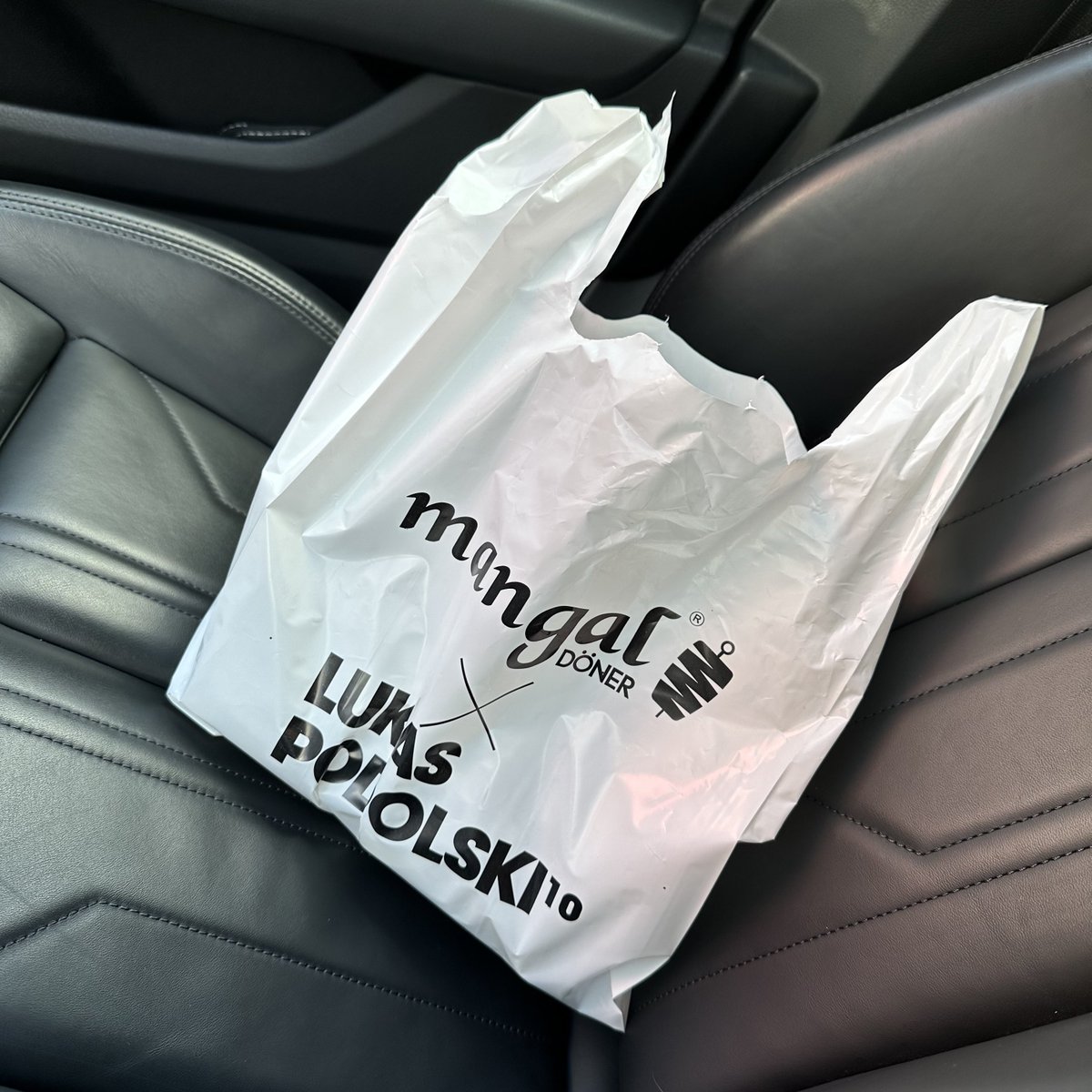 torsten_hautnah's tweet photo. Endlich gibt es auch in meiner Hood Poldi-Döner! 😍🤤 Und ja, ich hatte gerade einen. Meinen ersten aus #Pulheim-#Stommeln. https://t.co/ZsvN2k1nSF