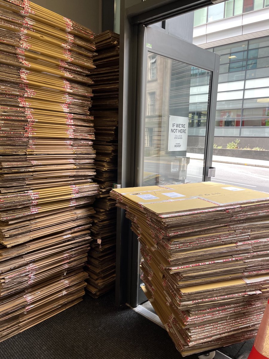 BigRedMovers's tweet photo. 500 boxes and a lot of tape delivered in preparation for a 4 day #commercial #removal #move #relocation in #Nottingham https://t.co/VU7BybEWUy
