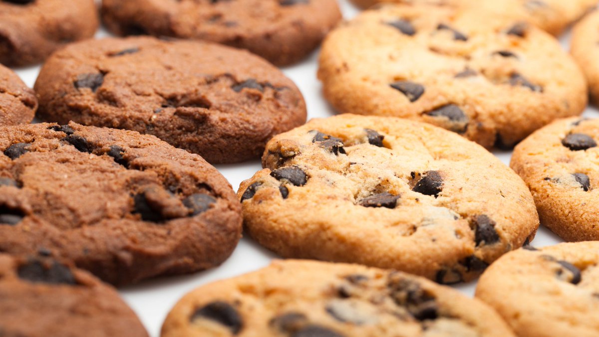 BroadcastAgro's tweet photo. #Abimapi prevê que as vendas de #biscoitos no mercado nacional devem crescer de 3% a 5% em volume este ano. Estimativa foi divulgada pelo presidente da entidade, Claudio Zanão, em nota. Segundo ele, o alimento é consumido por 99,7% das famílias brasileiras https://t.co/trW1O3oNpQ https://t.co/NTGzaP4Fl3