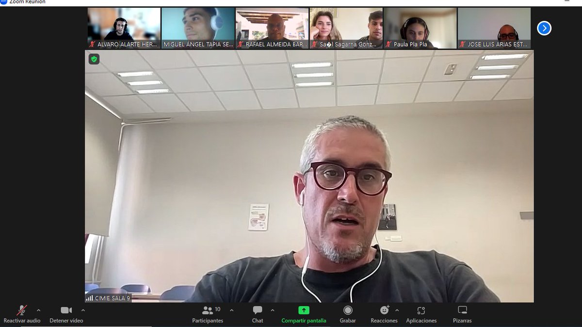 Encantado de poder exponer nuestro estudio piloto sobre el TGfU y la Gamificación en EF en #CIMIE23 . Muchas gracias a <a href="/AsociacionAMIE/">AMIE</a> por la oportunidad y al resto de ponentes por un debate educativo tan enriquecedor. Seguimos trabajando💪. <a href="/EducacionUm/">Facultad Educación UM</a> <a href="/Jlariase/">José L. Arias-Estero</a> <a href="/mdltmorales/">Mª Trinidad Morales</a>