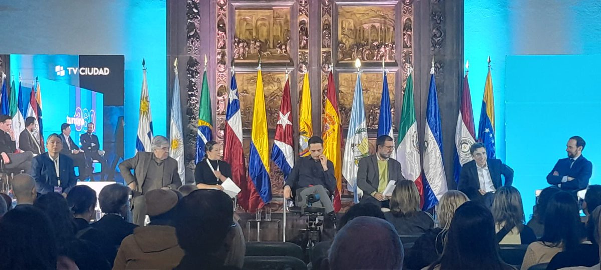 Bogota_Turismo's tweet photo. #AEstaHora | El @IDTBogota como vocero de la Red Iberoamericana de Destinos Turísticos Inteligentes, en cabeza de la Subdirectora de Inteligencia Paola Sánchez @pasapri123 participa en el “Seminario Internacional sobre Destinos Turísticos Inteligente Turismo 360” https://t.co/P5yOp285dx