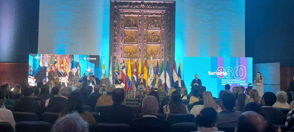 Bogota_Turismo's tweet photo. #AEstaHora | El @IDTBogota como vocero de la Red Iberoamericana de Destinos Turísticos Inteligentes, en cabeza de la Subdirectora de Inteligencia Paola Sánchez @pasapri123 participa en el “Seminario Internacional sobre Destinos Turísticos Inteligente Turismo 360” https://t.co/P5yOp285dx