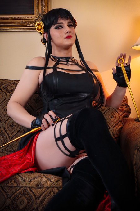 Yor Forger cosplay for Cosplay Thursday! Love this look, getting into this dress was a challenge all