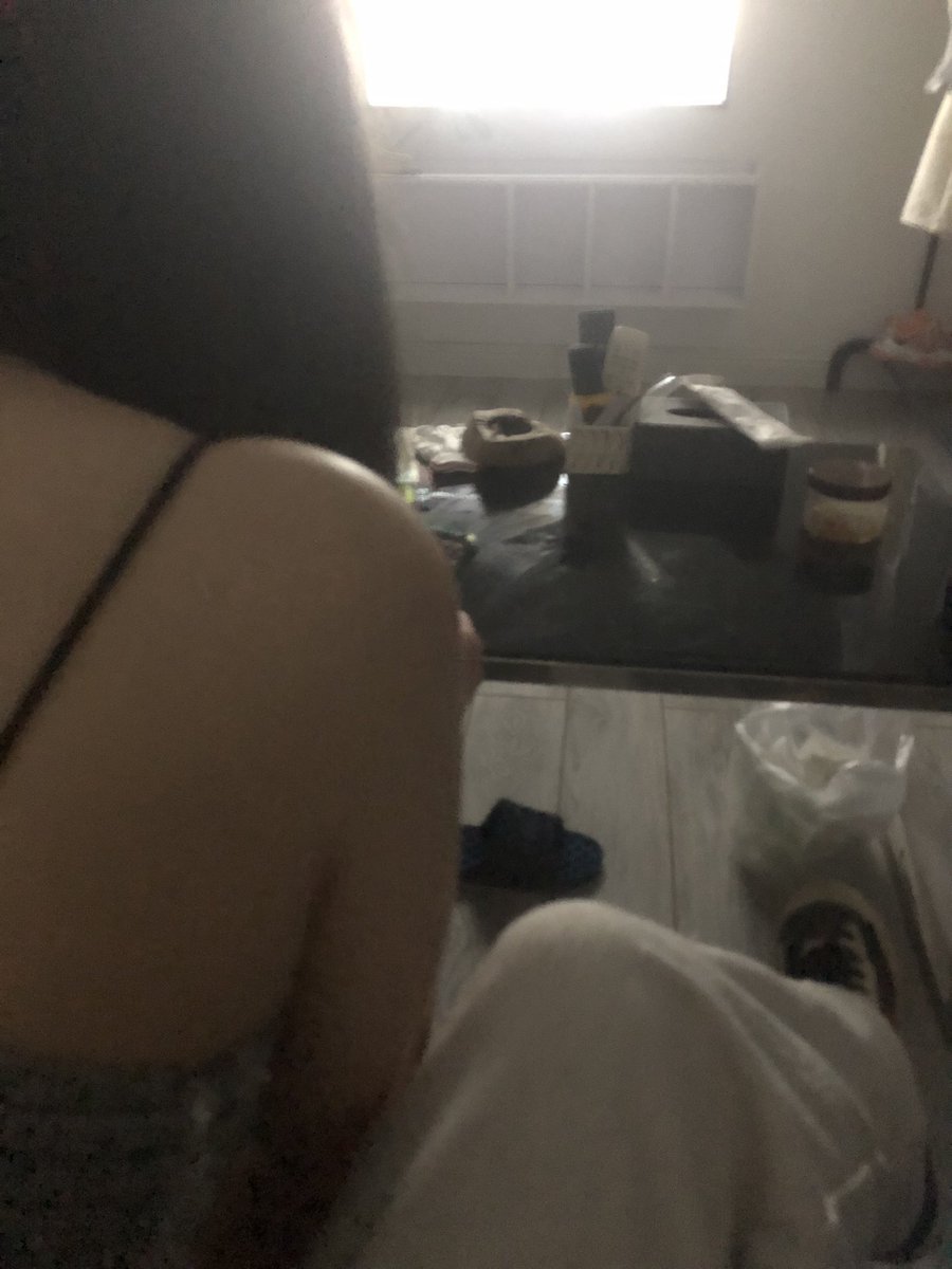 Luxxtion's tweet photo. 闲聊之余谈论起她的男朋友，她说男朋友非常会把妹，我打趣的问她那你们都互相知道过偷腥的滋味了吧，她笑而不语牵着我进浴室帮我仔仔细细地洗了个遍，我后知后觉这种恋爱仅仅停留在欲望和陪伴层面，大家都在回避深层次的交流并且都在快餐式恋爱的时代里随波逐流。 https://t.co/H8DdmqBwE3