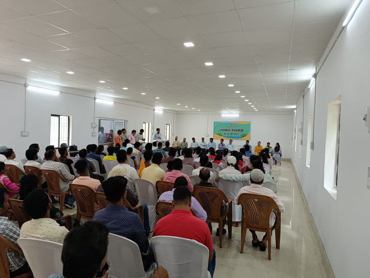 सीसीएल मुख्यालय राँची के निर्देशनुसार स्वच्छता पखवाडा अंतर्गत बरका-सयाल क्षेत्र महाप्रबंधक कार्यालय में समापन समारोह का आयोजन किया गया जिसमें विभिन्न प्रतियोगिता में स्थान प्राप्त करने वाले स्कुल के विद्यार्थियों तथा कर्मचारियों के बीच पुरस्कार वितरण एवं जुट बैग वितरण किया गया।