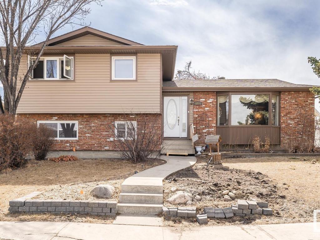 Randall_Akabutu's tweet photo. Check out my #listing in #Edmonton #AB  #realestate #realtor https://t.co/Knjmw1LTbN https://t.co/zu1WlWRkUv