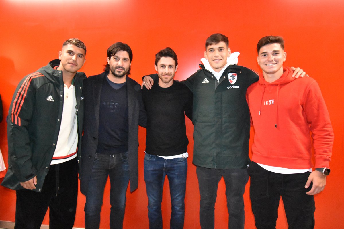 RiverPlate's tweet photo. 𝑹𝒊𝒗𝒆𝒓 𝒆𝒔 𝒍𝒐𝒄𝒖𝒓𝒂 😎🍾 https://t.co/mYznW2z1dI