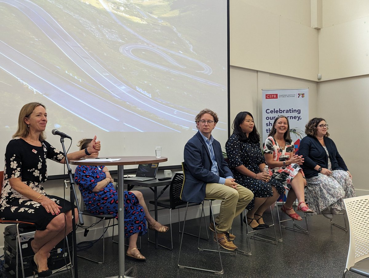 A panel of industry experts, all #CIPRChartered are ready to explain to the room the value that being chartered brings 

#CIPREAconf23 #EA75