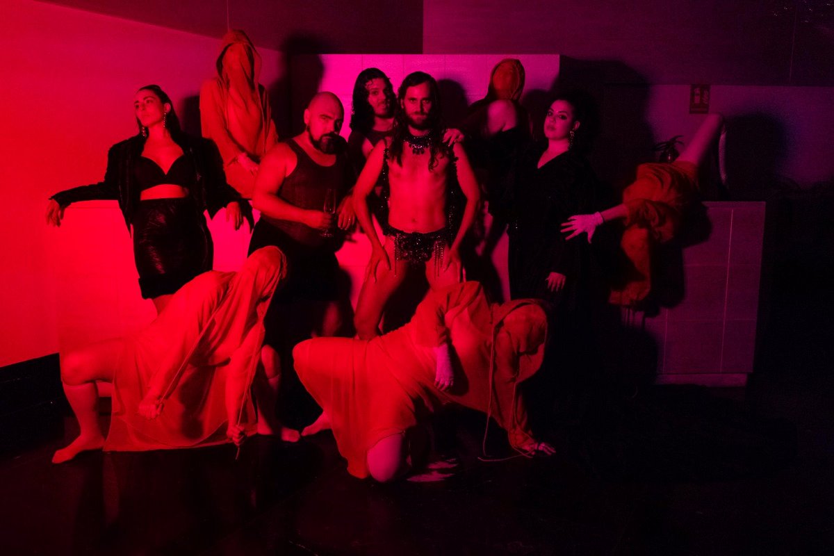 teatreprincipal's tweet photo. Farem renou, abans d'abaixar el teló! 📢 Aquest cap de setmana tenim la #festa de fi de temporada, veniu?!
#Loopera és un espectacle ideat per Joan Fullana, Josep Orfila i Joan Vila, que combina #opera i música #electronica 👉 https://t.co/z4vfgLLP2E
📌 Dissabte 8 i diumenge 9 ⚡️ https://t.co/b6pb0BOx4j