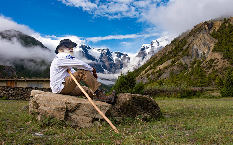 ishafoundation's tweet photo. Whether you call it a stone, a tree, an animal, a man, a demon, or the Divine – everything is the same Energy, manifesting itself in a million different ways. #SadhguruQuotes https://t.co/dtbNDEPYrZ