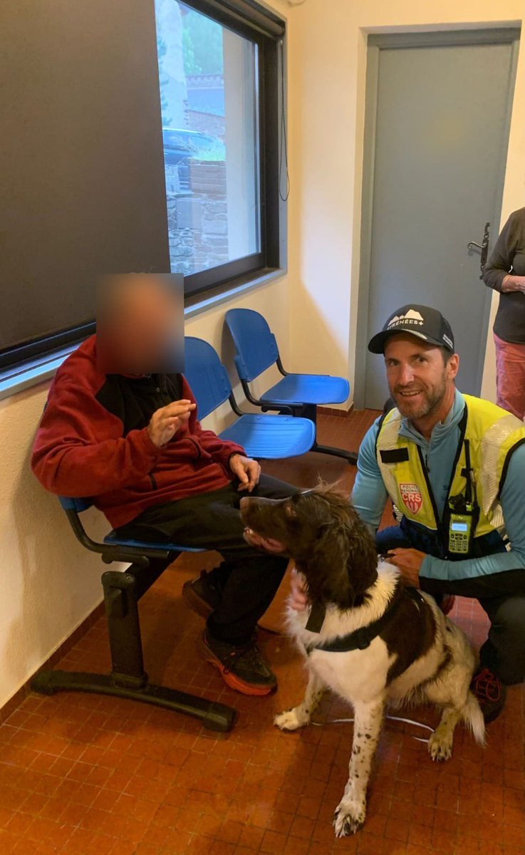 PoliceNationale's tweet photo. [#Sauvetage] Ce lundi 3 juillet, les #CRS Montagne des Pyrénées-Orientales ont été mobilisés pour retrouver un octogénaire atteint d’Alzheimer qui s’était perdu. Grâce au flair de Roc, un jeune chien 🐶 policier, les secours ont pu ramener l'homme sain et sauf. https://t.co/efdwVeYzt5