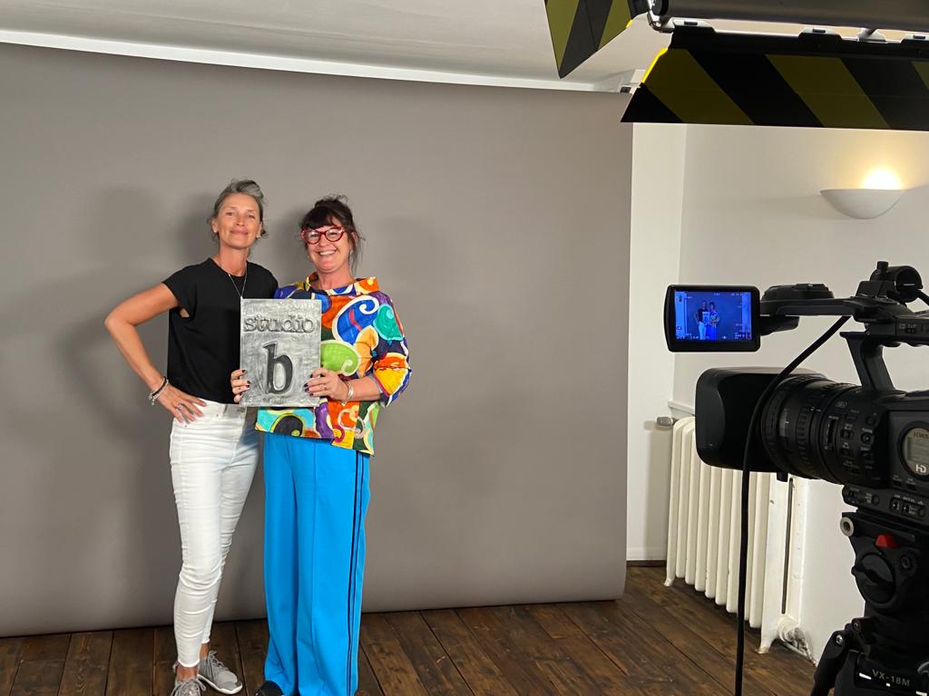 KateandLouCast's tweet photo. Shout out to Em &amp; The Team at Coptic Street Studio for a lovely morning together. Big love from The K&amp;L+Ro Team ❤️
#London #StudioLondon #CastingStudio #StudioB #CopticStreetStudio https://t.co/H84mrDFlPI