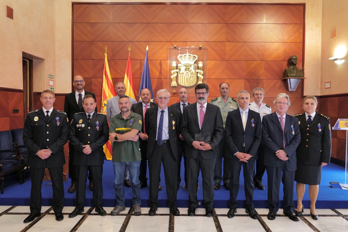 Chipiao1's tweet photo. Hoy en la Delegación del Gobierno en Aragón se ha  condecoraciones al mérito de la Protección Civil, mi enhorabuena a Ignacio García Cavero y Ángel Loras y a la Orden de Isabel la Católica Jesús Iranzo Sanz, turolense, ingeniero, maestro y amigo. https://t.co/LCSLlZXzqX