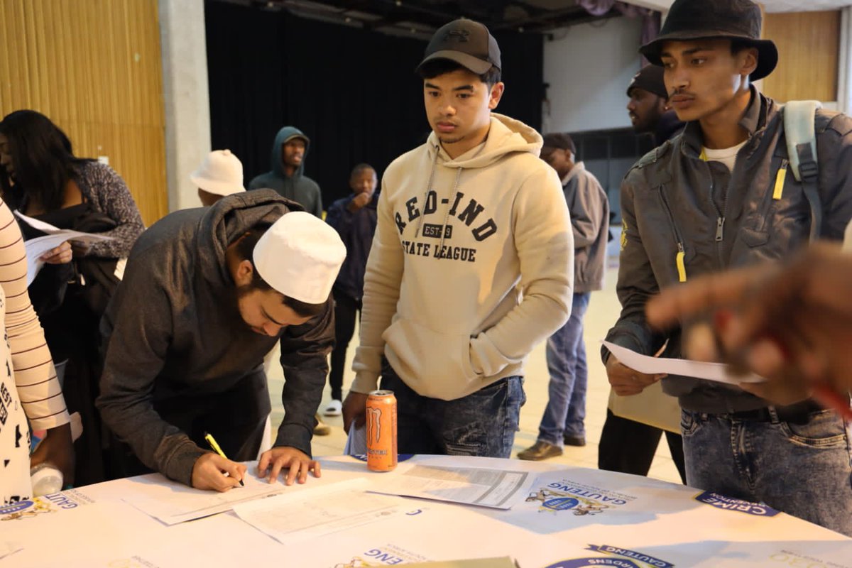 GP_CommSafety's tweet photo. Crime Prevention Wardens recruitment drive.

Applicants came out in numbers to apply for the Crime Prevention Wardens post at Lenasia South Civic Centre.

The @GP_CommSafety officials were  on the ground to assist with the applications. 

#GrowingasaferGauteng https://t.co/Oc4558X6hP