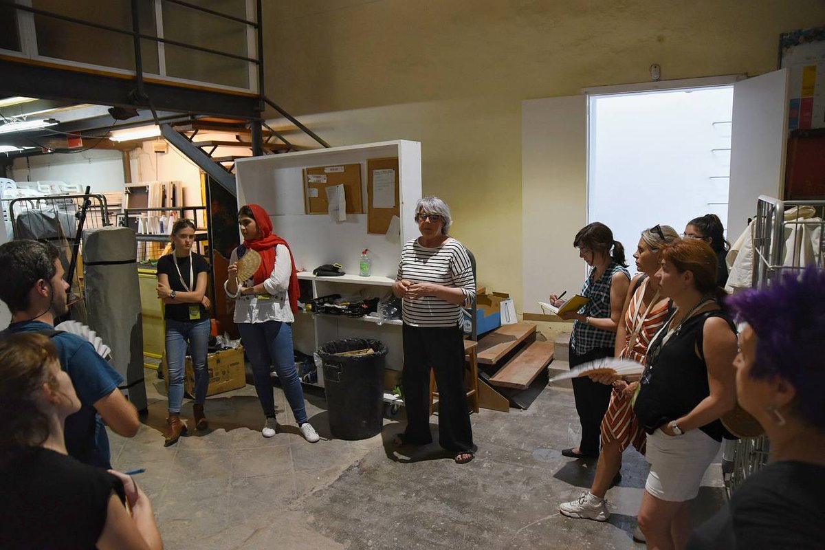 CooperativesCAT's tweet photo. Un dels projectes es el Banc de Recursos Mancomunats de Ciutat Vella, a través de la mancomunació de recursos. Tenim una bicicargo per la gestió comunitària amb la formació de joves. Pilar i la Fina. https://t.co/yt39R4lmg2