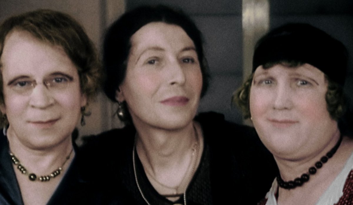 เราขอฉลอง Pride Month ด้วยอีกหนึ่งความโคตรคูลของเบอร์ลิน และเยอรมนี - นั่นคือการผัดตัดแปลงเพศ ซึ่งการผ่าตัดนี้ ถือเป็นครั้งแรกในโลก และ trans คนแรกก็คือ Dora Richter ชาวเยอรมัน, Dora ได้รับการผ่าตัดนี้ในปี 1931 กับคลินิค trans ของนายแพทย์ชื่อดัง Magnus Hirschfeld  🌈