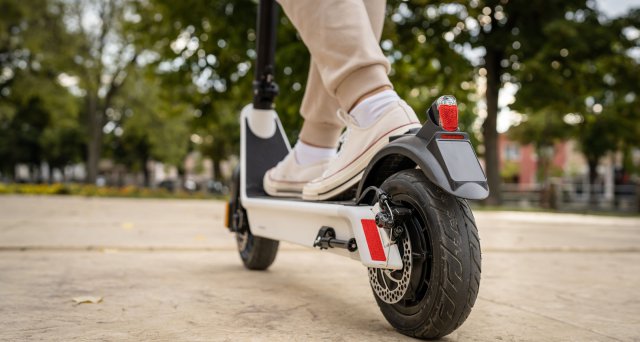 Dt_Aerzteblatt's tweet image. Unfälle mit E-Scootern könnten gefährlicher sein als Motorradunfälle:  Paris – Eine Studie aus Frankreich zeigt, dass schwere Verletzungen durch Unfälle mit E-Scootern in den vergangenen Jahren zugenommen haben… #EScooter #Unfaelle #Studie #JAMA  dlvr.it/SrmsB8