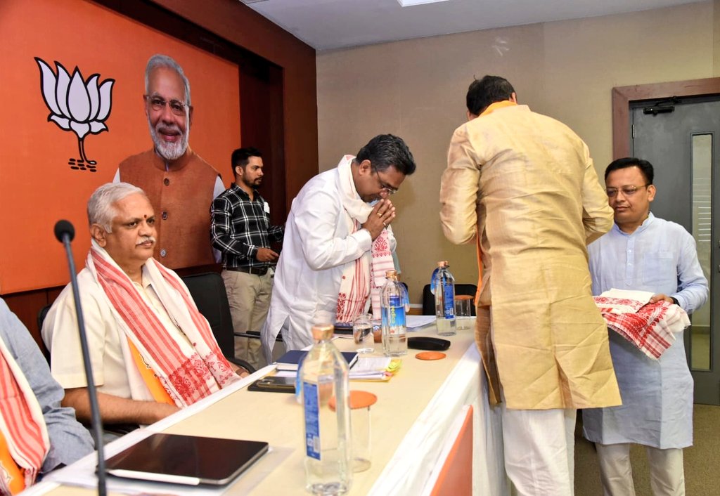 sunilbansalbjp's tweet photo. .@BJP4Assam के गुवाहाटी प्रदेश कार्यालय पर 12 प्रदेशों की क्षेत्रीय बैठक में राष्ट्रीय महामंत्री संगठन मा. @blsanthosh जी सहित वरिष्ठ पदाधिकारियों के साथ रहना हुआ।
@BJP4India https://t.co/jaiiu5V1Sw