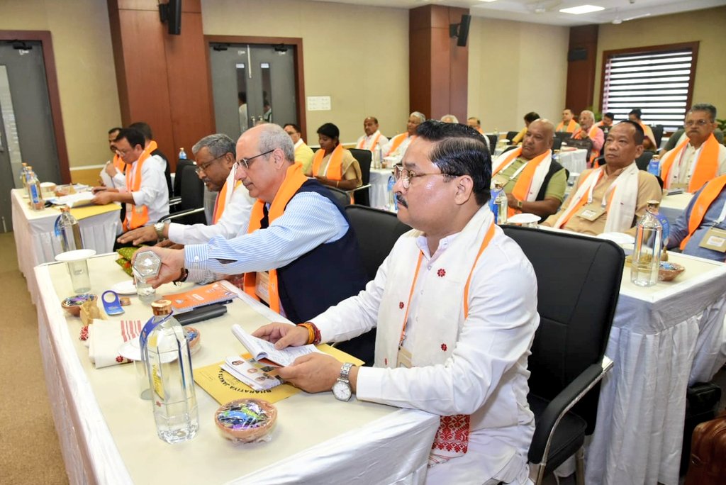sunilbansalbjp's tweet photo. .@BJP4Assam के गुवाहाटी प्रदेश कार्यालय पर 12 प्रदेशों की क्षेत्रीय बैठक में राष्ट्रीय महामंत्री संगठन मा. @blsanthosh जी सहित वरिष्ठ पदाधिकारियों के साथ रहना हुआ।
@BJP4India https://t.co/jaiiu5V1Sw