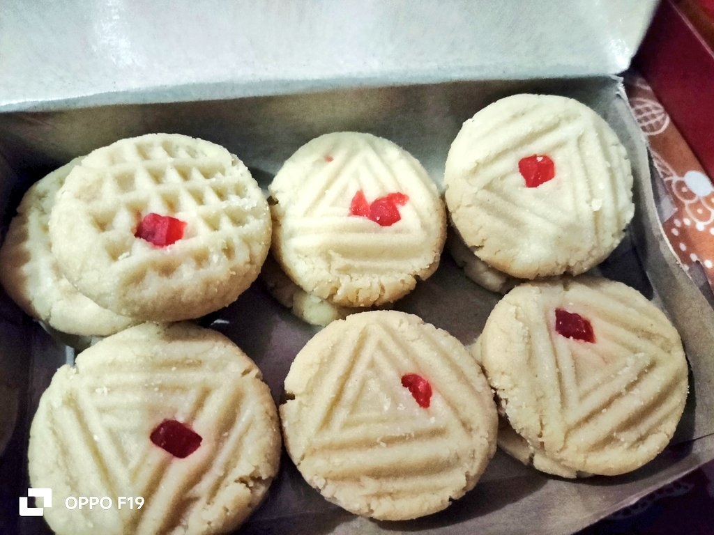 आउनुस् लड्डु  खाउँ😋😋🤣🤣