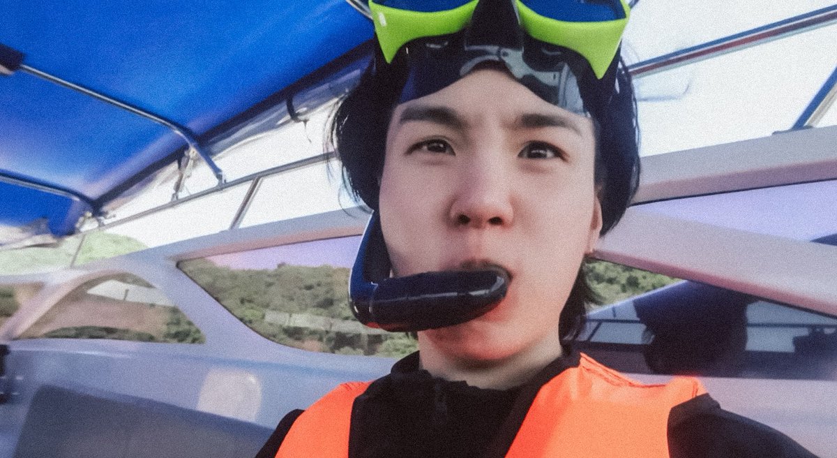Ozeanchen's tweet photo. How @bts_bighit changed my life
Before BTS: *looking at a cat* "Oh hello cutie, what's your name?"
After BTS: *looking at a cat* "OMG Yoongi 😱 how are you? What are you doing here?" 

Meanwhile, Yoongi: https://t.co/cFluJvpsjd