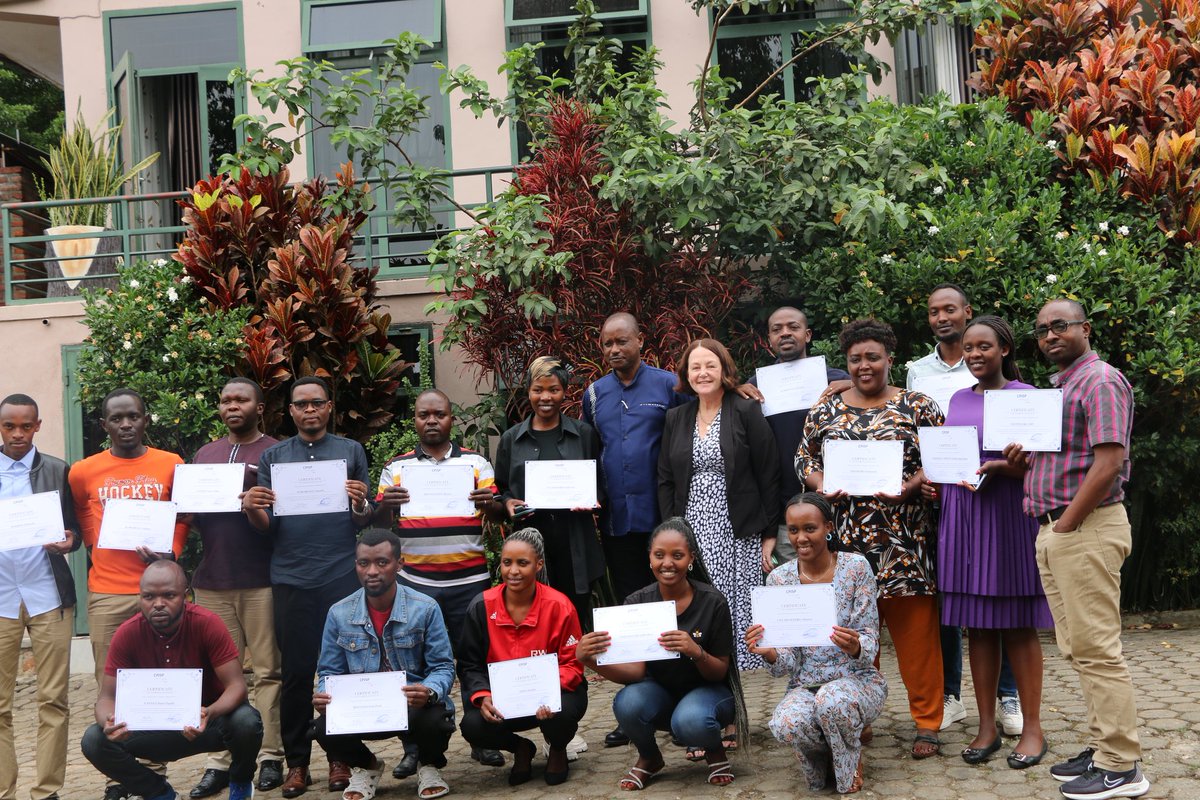 nrs_rwanda's tweet photo. Today at @KarongiDistr, the Deputy Director General closed a three days training of trainers that aimed at equipping staff from NRS and other institutions with knowledge on how to:
-Build successful teams,
-Develop leadership skills, 
-Design &amp; deliver courses using technology, https://t.co/NXZP5TtwnX